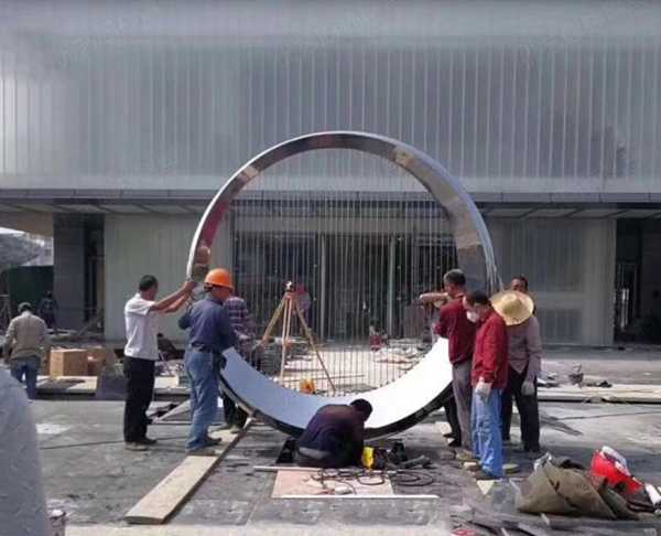 現(xiàn)代園林景觀雕塑如何進(jìn)行包裝運(yùn)輸？優(yōu)藝雕塑廠家為您支招