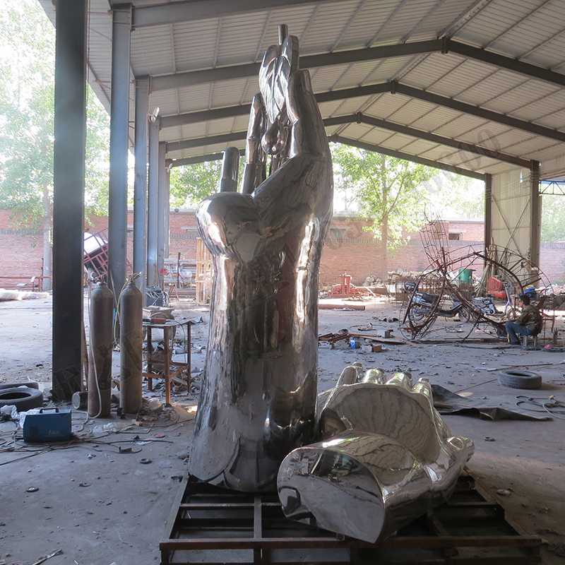 水滴主題不銹鋼雕塑，雙手不銹鋼雕塑，手托水滴景觀雕塑