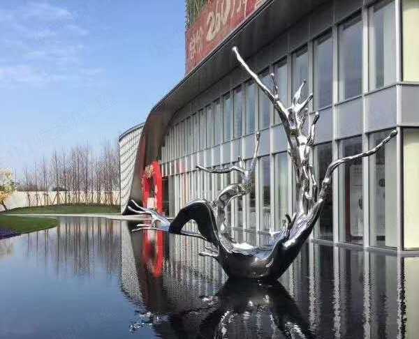 玻璃鋼雕塑的特點(diǎn)有什么呢？