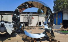 不銹鋼景觀雕塑有哪些特點和優(yōu)勢？